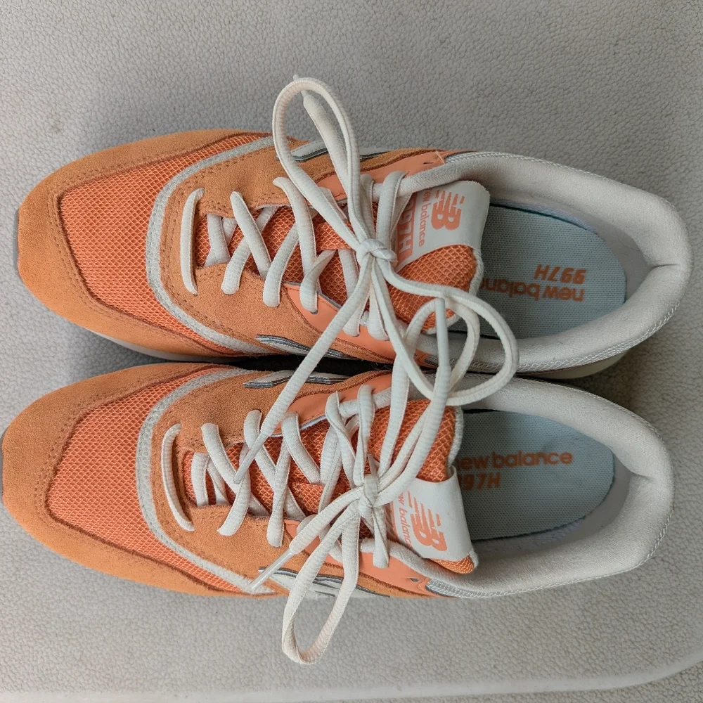 New Balance Sneakers, Women's 8.5 or Mens 7, Orange Jogging Shoes - Picture 3 of 11